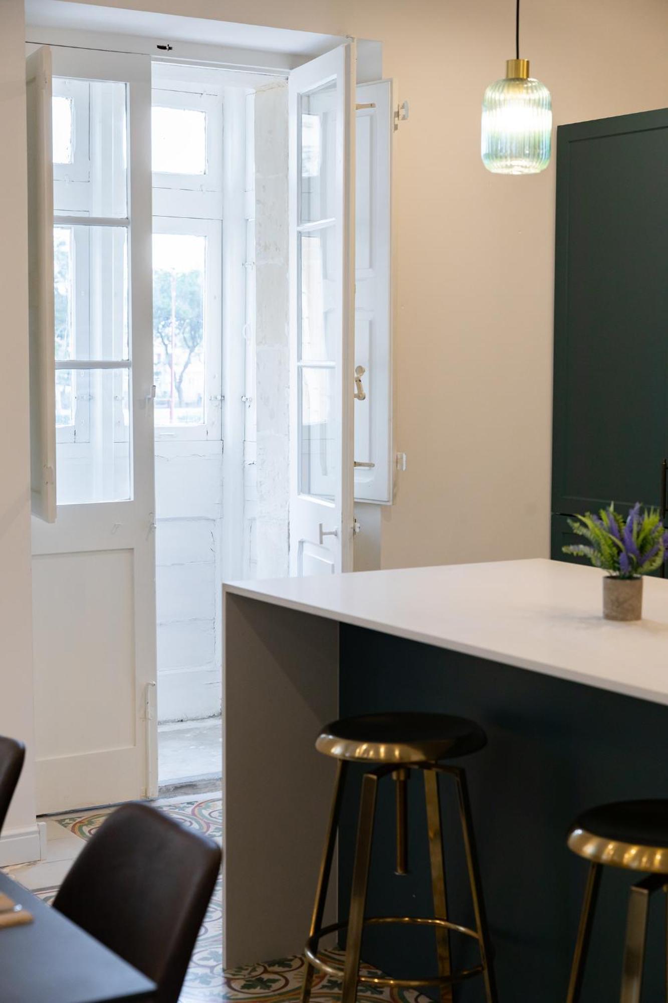 Florette Suite Designer Finish With Stunning Lounge Terrace By Arcobnb Флориана Экстерьер фото