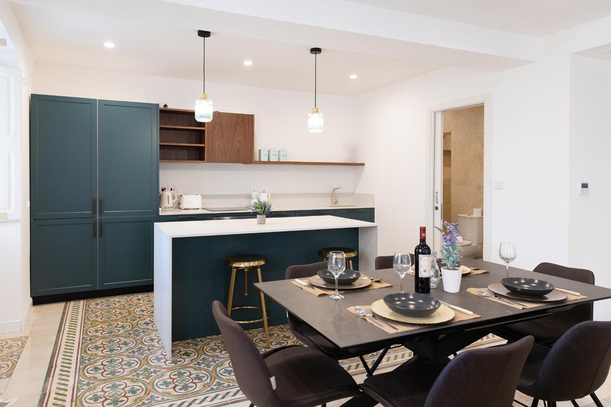 Florette Suite Designer Finish With Stunning Lounge Terrace By Arcobnb Флориана Экстерьер фото