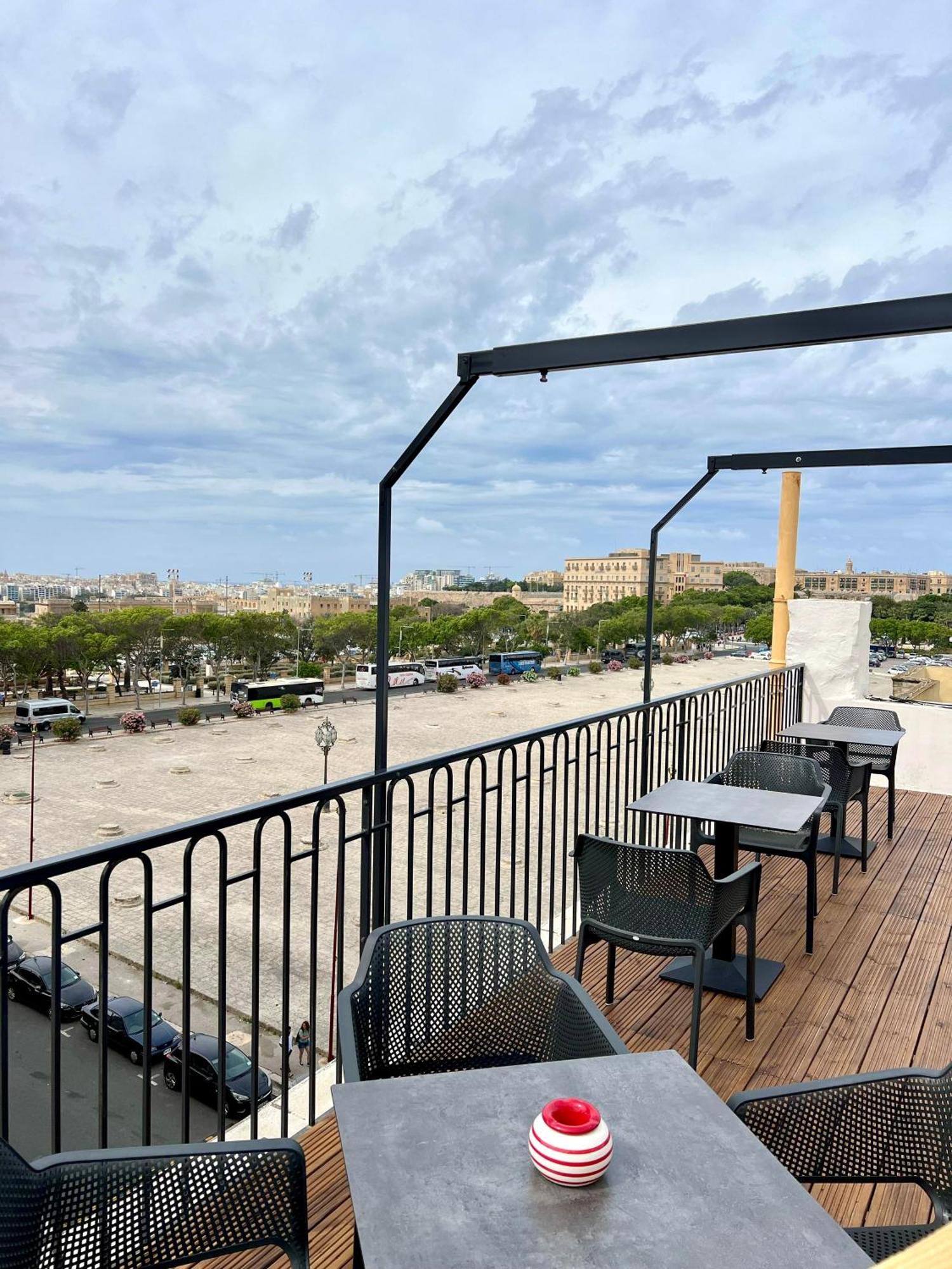 Florette Suite Designer Finish With Stunning Lounge Terrace By Arcobnb Флориана Экстерьер фото